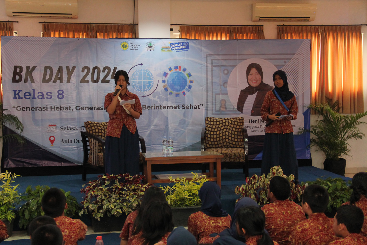 Murid Mengikuti Seminar BK Day di SMP Labschool Cibubur