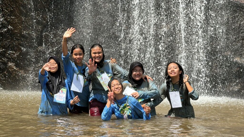 Siswa SMA Labschool Cibubur, penjelajahan, di desa Cipancar, menumbuhkan jiwa petualang, keberanian, dan cinta alam, sekolah karakter