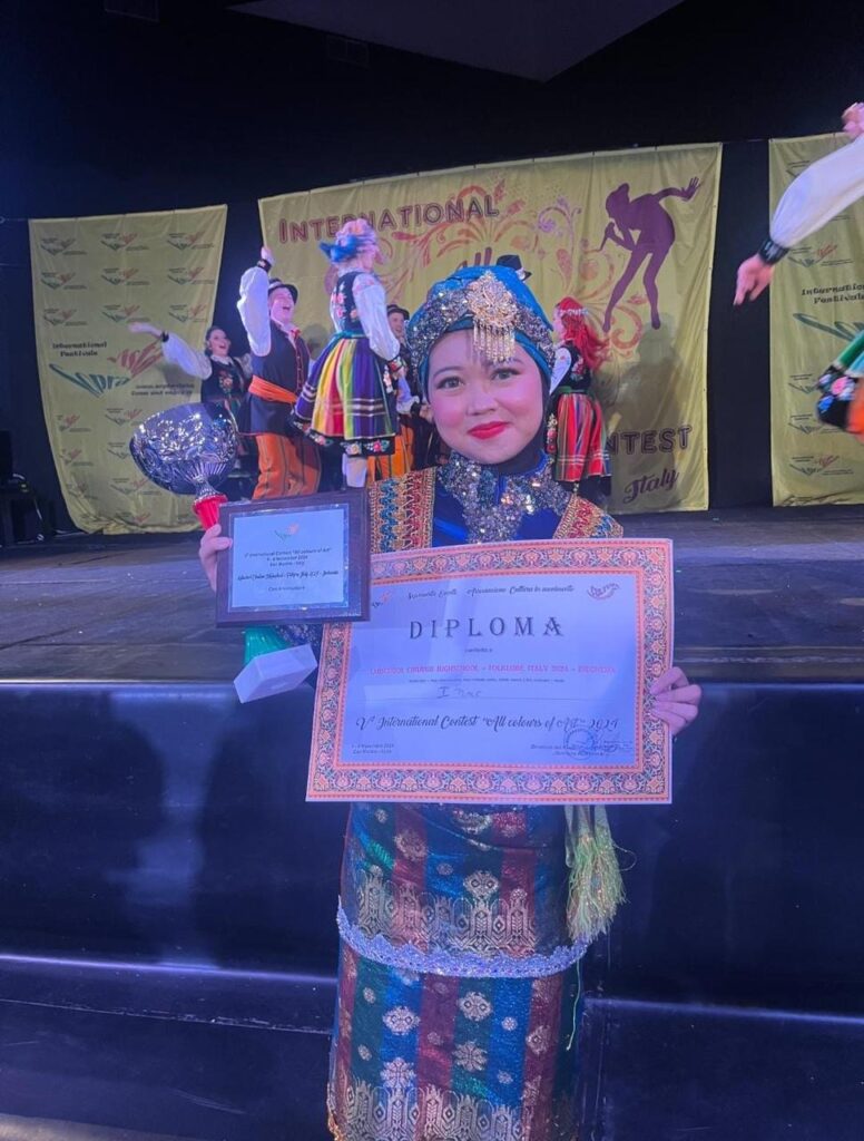 Marsha Anindya Putri, Kegiatan Internasional Folklore, Eropa, SMA Labschool Cibubur, Sekolah Juara
