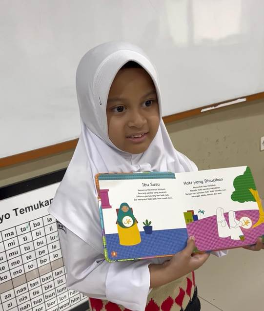 Ayra, Mendongeng di Kelas, Kelas di SD Labschool Cibubur, Sekolah Literasi