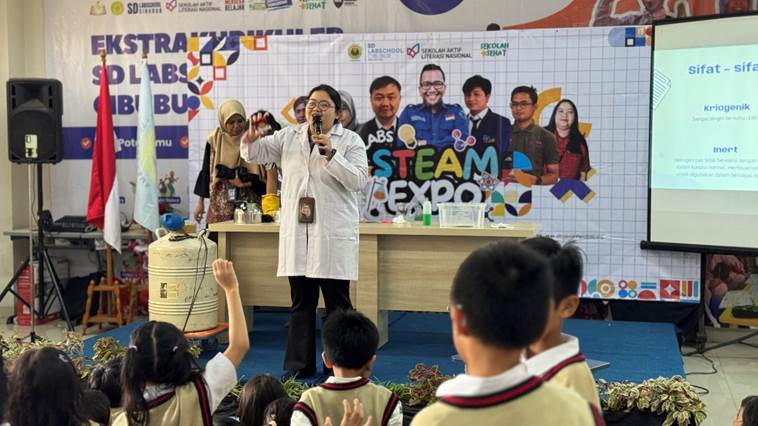Science Center Indonesia dan Siswa SD Labschool Cibubur, Science Show, Aula SD Labschool Cibubur, STEAM Expo