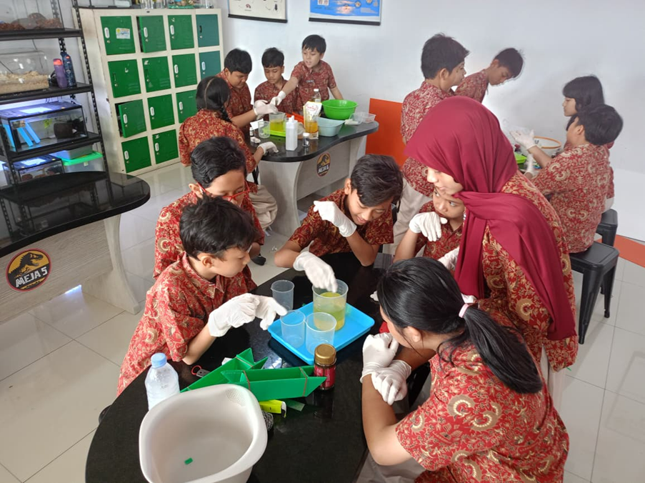 Siswa, Eksperimen, Laboratorium IPA, Pembelajaran STEAM SD Labschool Cibubur, Sekolah Juara