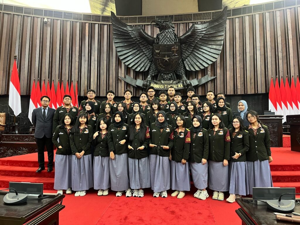 MPK, Ruang Rapat DPR, SMA Labschool Cibubur, Sekolah Juara