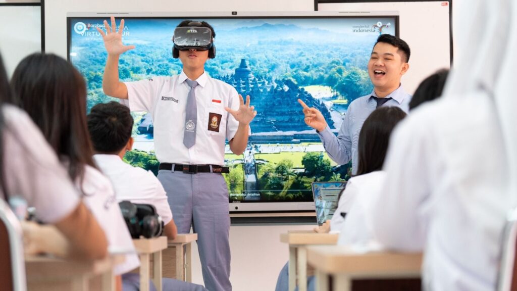 Siswa SMA Labschool Cibubur, pembelajaran bahasa Indonesia, di SMA Labschool Cibubur, modern dan inovatif, sekolah juara