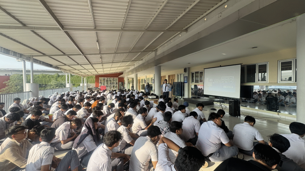 Siswa SMA Labschool Cibubur, pembinaan akademik dan pemberian motivasi oleh Kepala Sekolah, di SMA Labschool Cibubur, penguatan mental dan motivasi diri, sekolah juara