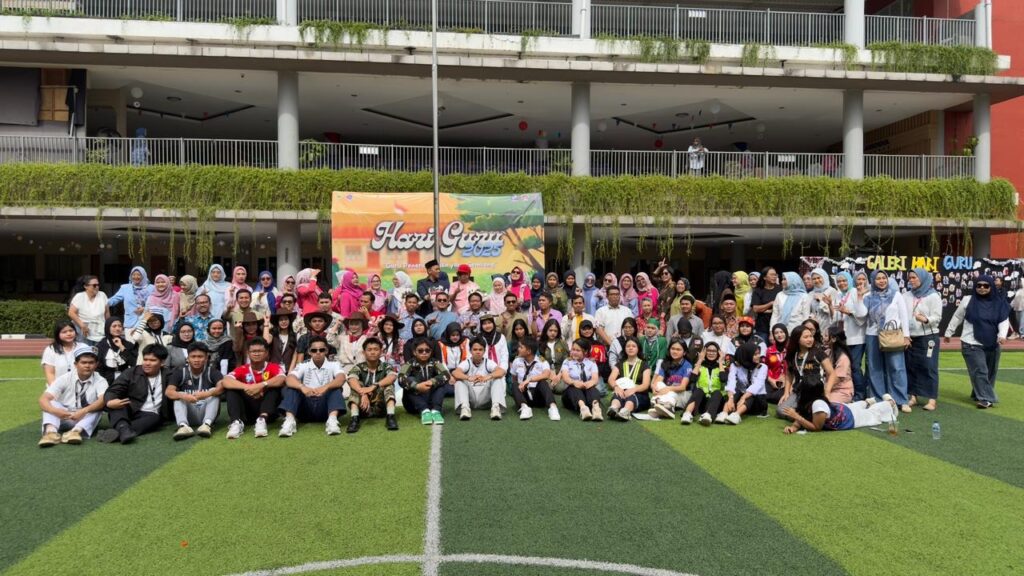 Guru, Orang tua, dan OSIS SMA Labschool Cibubur, Peringatan Hari Guru 2025, Sekolah Juara