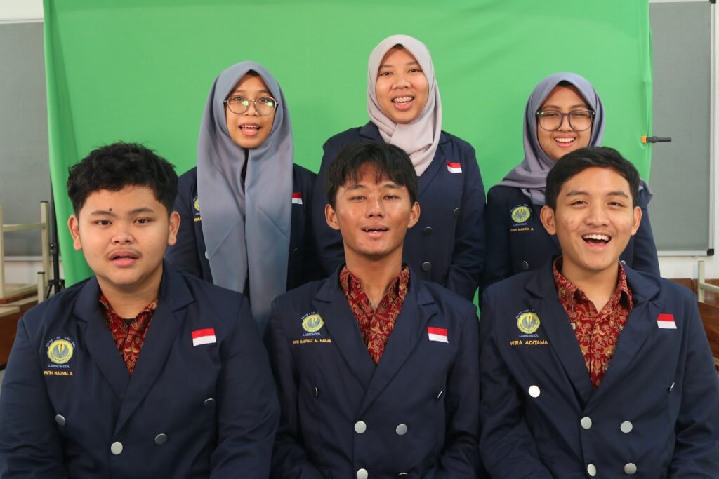 Siswa SMA Labschool Cibubur, Peserta Thailand Inventors Day, Sekolah Juara