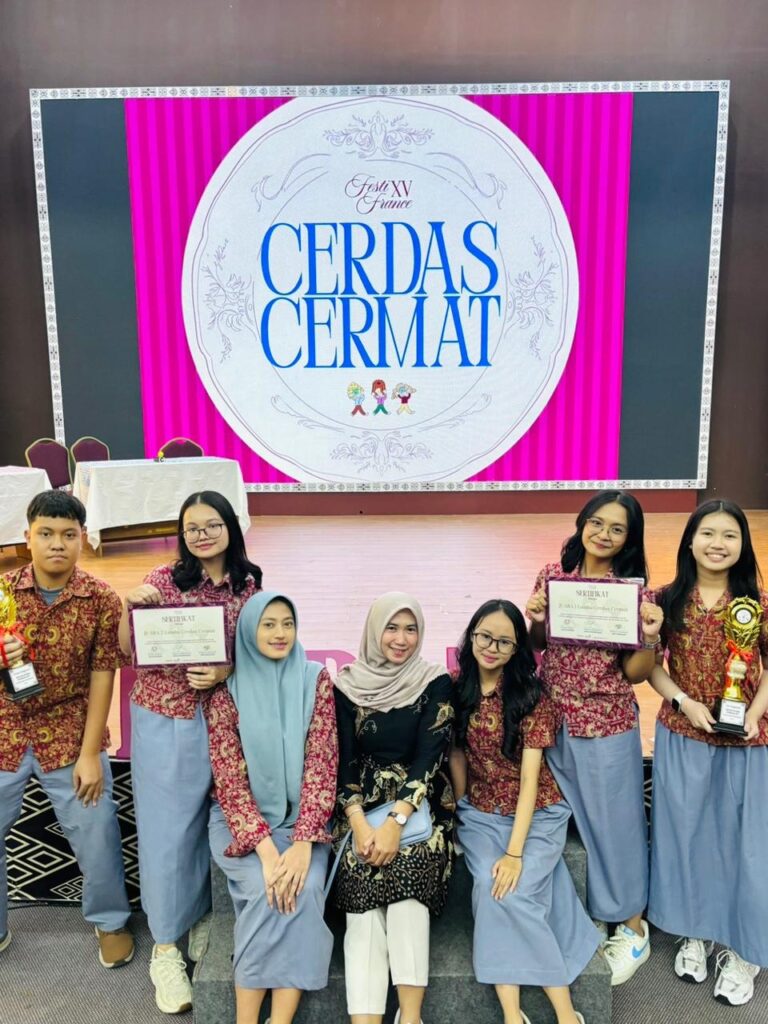 siswa dan guru, Juara Lomba Cerdas Cermat Bahasa Prancis, Universitas Indonesia, SMA Labschool Cibubur, France Track, Sekolah Juara