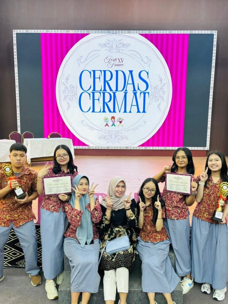 siswa dan guru, Juara Lomba Cerdas Cermat Bahasa Prancis, Universitas Indonesia, SMA Labschool Cibubur, France Track, Sekolah Juara