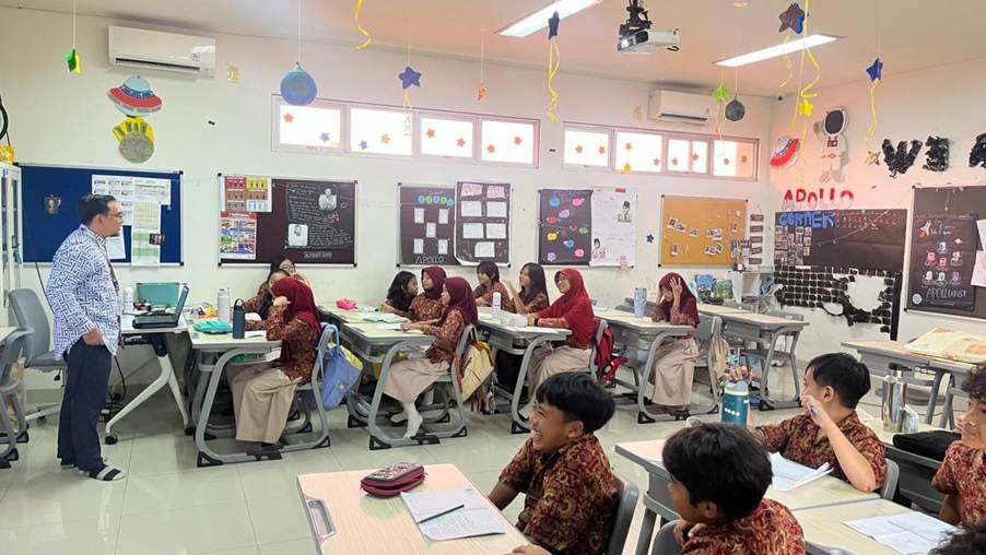 [Siswa dan Guru SD], [Kelas Intensif Pagi], [Kelas di SD Labschool Cibubur], [Sekolah Juara]