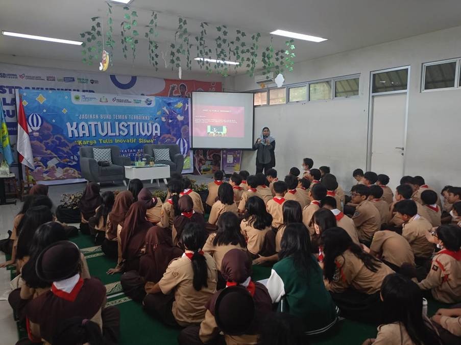 Bunda Kenia & Siswa SD Labschool Cibubur, Materi Public Speaking Katulistiwa, Aula Lantai 1 SD Labschool Cibubur, Sekolah Literasi