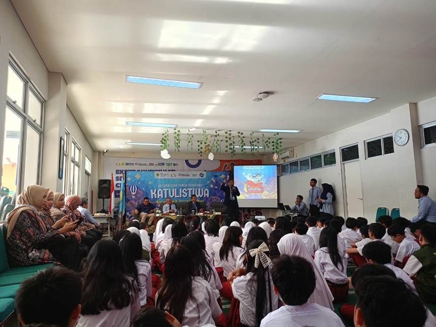 Siswa, POMG, Guru, dan Pimpinan SD Labschool Cibubur, Penutupan Katulistiwa], Aula Lantai 1 SD Labschool Cibubur, Sekolah Literasi
