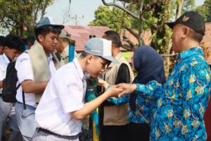 siswa dan kepala sekolah, SMA Labschool Cibubur, Literasi Digital, Sekolah Berkarakter