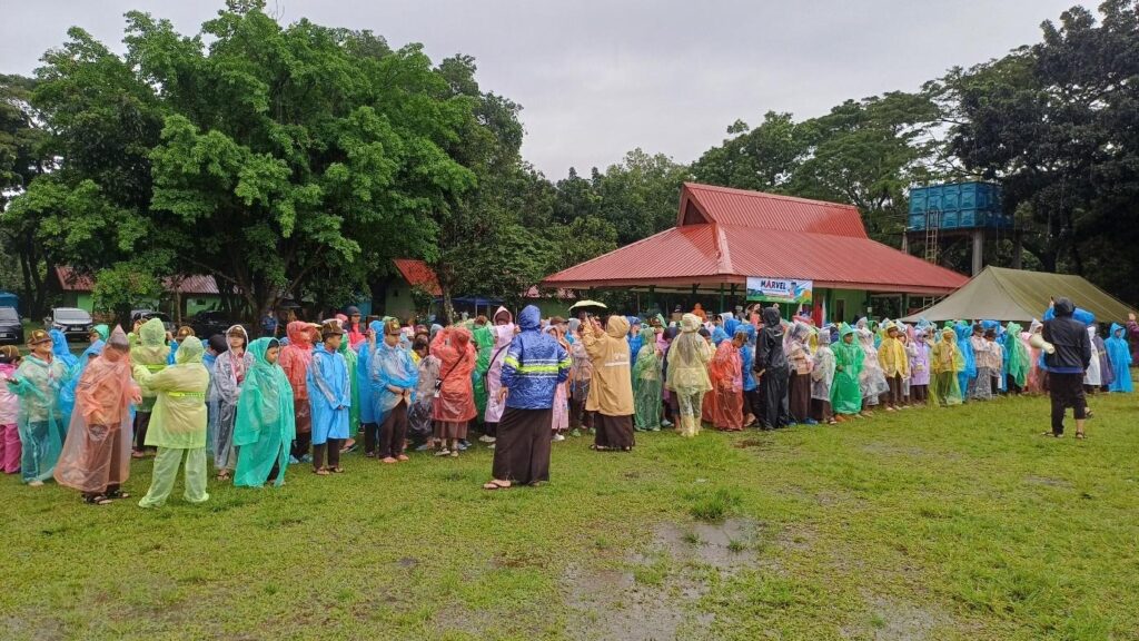 Murid dan guru SD Labschool Cibubur, persiapan jelajah alam, SD Labschool Cibubur, Sekolah Karakter