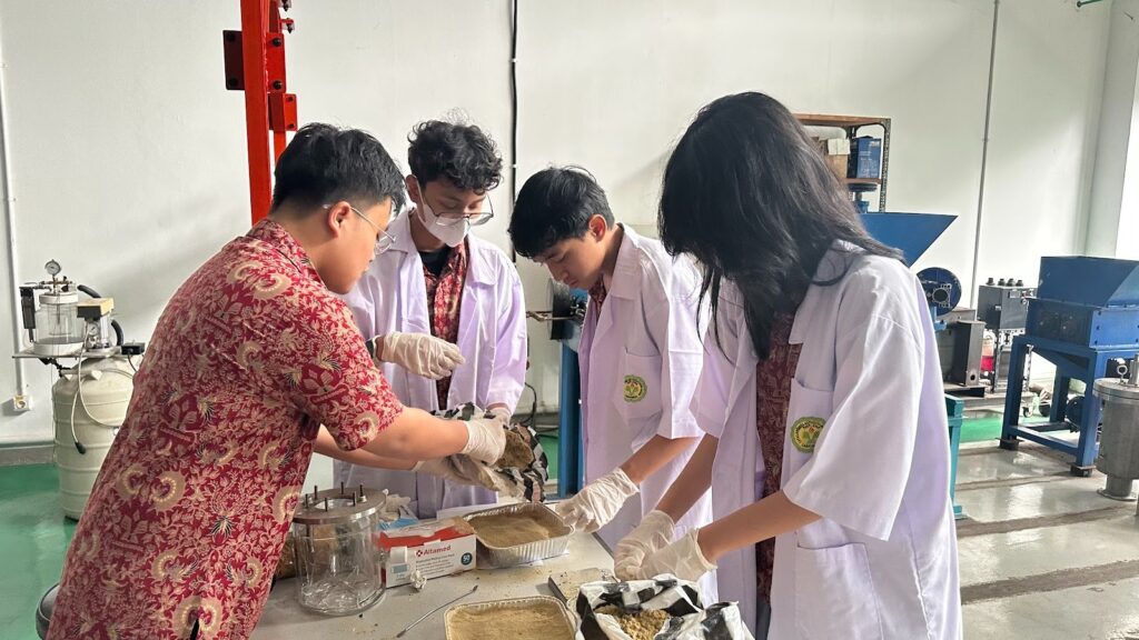 Siswa SMA Labschool Cibubur, Penelitian Laboratorium, Seoul International Invention Fair, Juara Internasional, Sekolah Juara