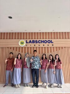 siswa dan Kepala Sekolah, Juara Lomba Cerdas Cermat Bahasa Prancis, Universitas Indonesia, SMA Labschool Cibubur, France Track, Sekolah Juara