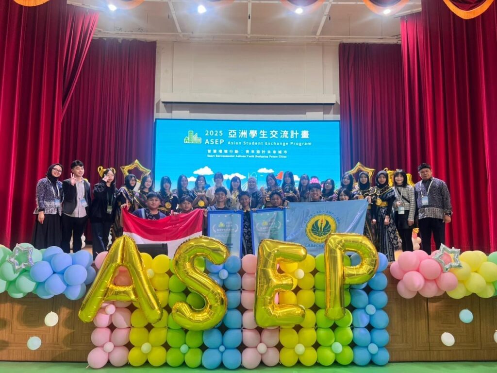
Siswa SMA Labschool Cibubur, meraih penghargaan Platinum dan Gold Award, di Taiwan, kompetisi penelitian internasional ASEP 2025, sekolah juara