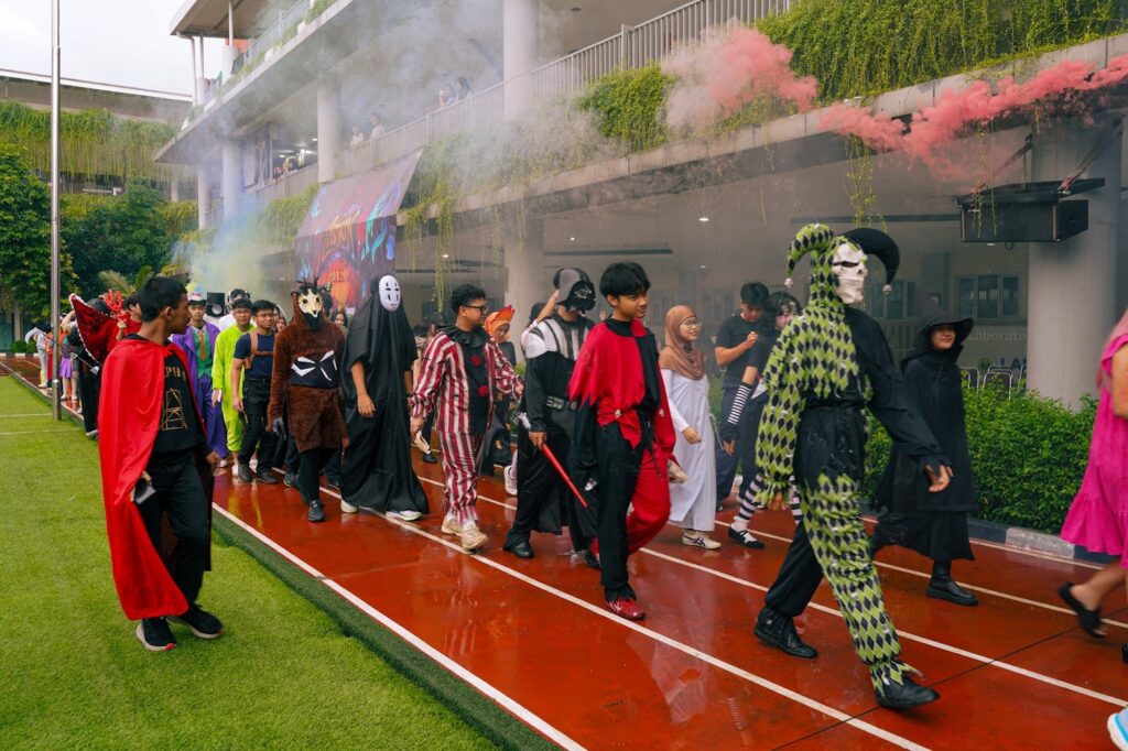 Siswa berlari dalam acara Last Run 2026, SMA Labschool Cibubur, Sekolah Juara