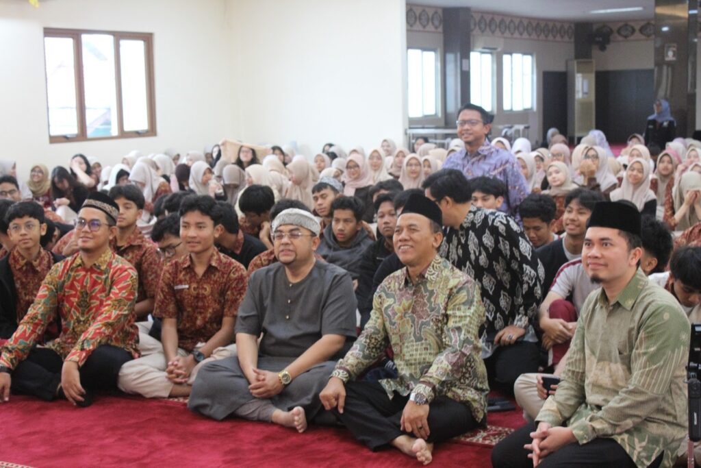 Guru dan siswa SMA Labschool Cibubur, kegiatan Isra’ Mi’raj, Sekolah Juara
