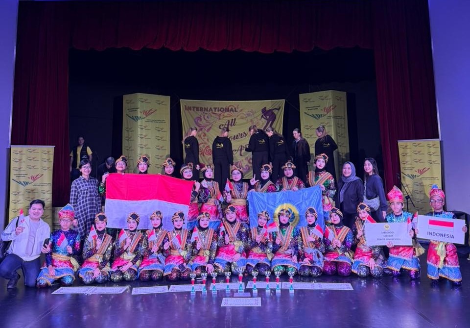 Siswa SMA Labschool Cibubur, juara VI th International Dance and Vocal Contest “All Colours of Art 2025, di Rimini Italia, pengembangan bakat seni dan kreativitas, sekolah juara