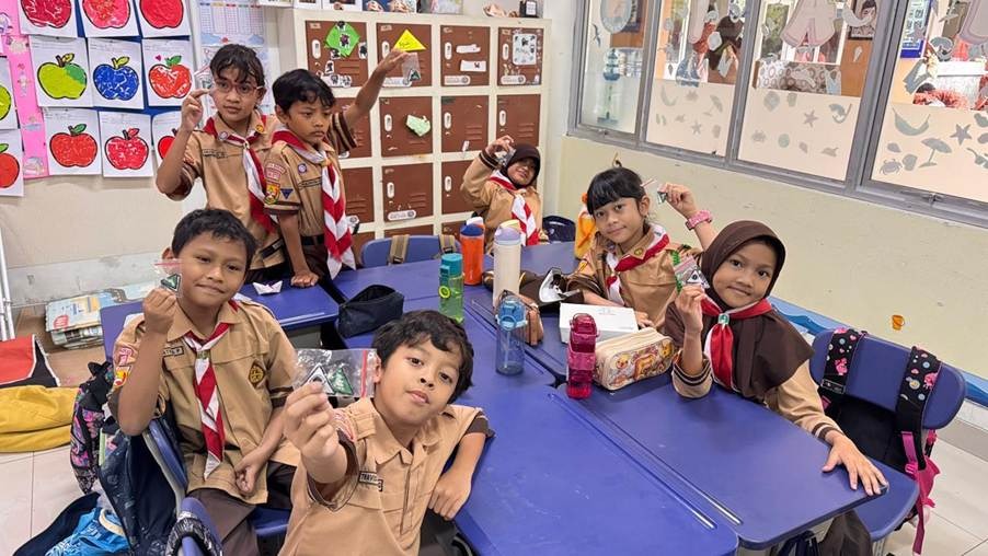 [Siswa SD Labschool Cibubur], [Apresiasi Pemberian TKK], [Ruang Kelas SD Labschool Cibubur], [Sekolah Juara]