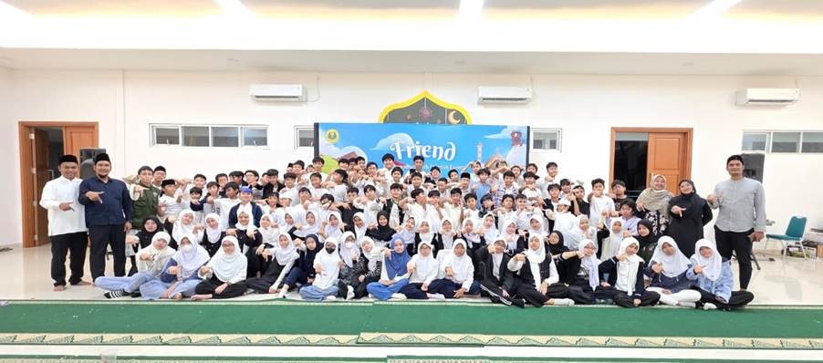 [Guru dan Siswa SD Labschool Cibubur], [Kegiatan Friend], [Aula SD Labschool Cibubur], [Sekolah Karakter]