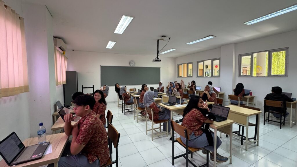 Siswa dan guru, SMA Labschool Cibubur, Ujian Sekolah, Sekolah Juara