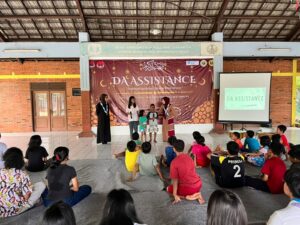 Siswa dan guru, kegiatan bakti sosial, SMA Labschool Cibubur, Sekolah Berkarakter