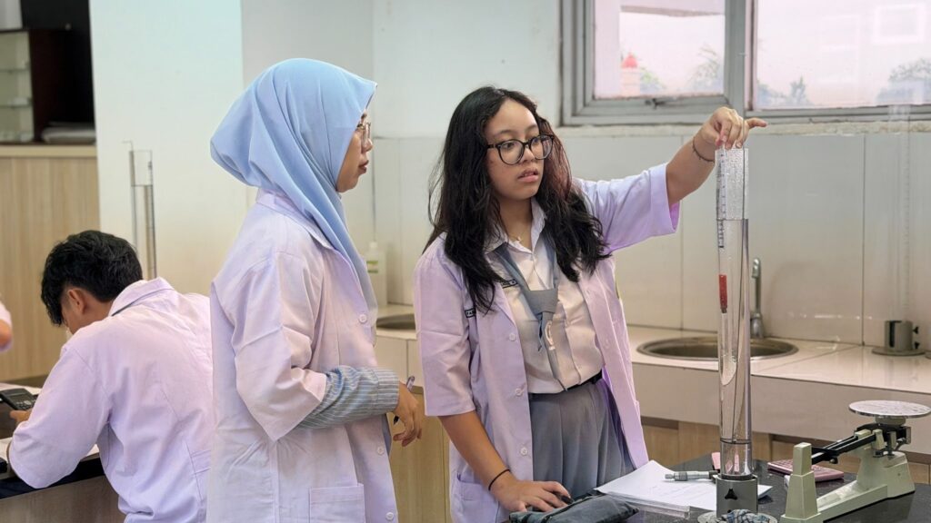 Siswa dan guru, SMA Labschool Cibubur, Sekolah Berkarakter