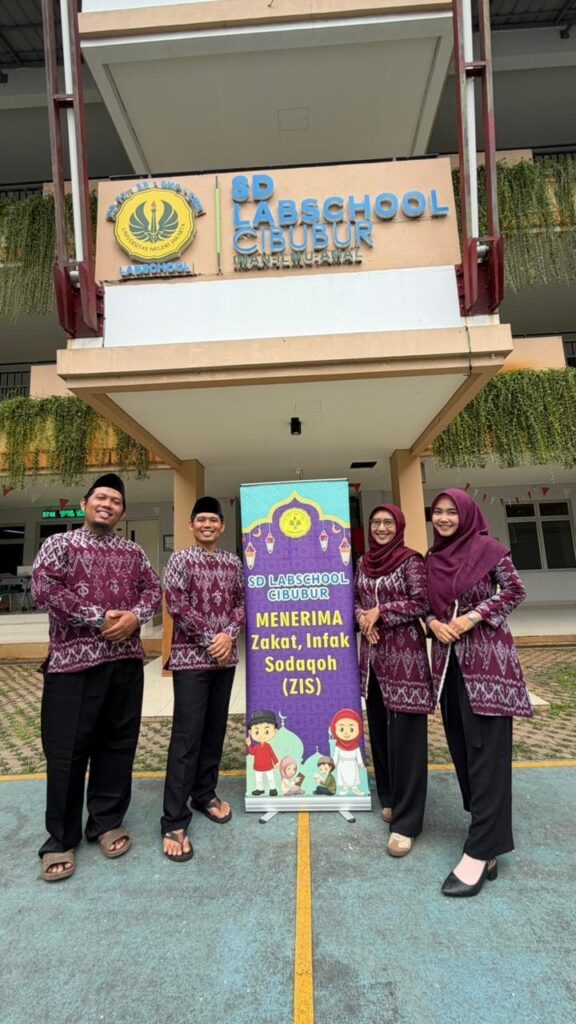 Guru SD labschool Cibubur, panitia zakat, SD Labschool Cibubur, Sekolah berkarakter