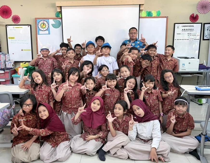 [Siswa SD Labschool Cibubur], [Sosialisasi Dokcil Lomba Sekolah ASRI], [Ruang Kelas 3 Monstera SD Labschool Cibubur], [Sekolah Sehat]