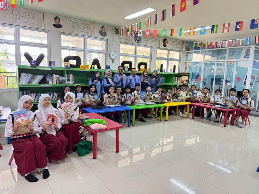 [Siswa SD Labschool Cibubur], [Sharing Session Katulistiwa], [P erpustakaan SD Labschool Cibubur], [Sekolah Literasi]