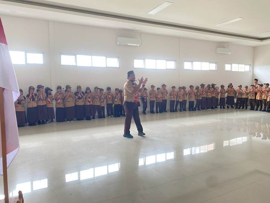 [Siswa dan Guru SD Labschool Cibubur], [Games Klasikal], [Aula SD Labschool Cibubur], [Sekolah Juara]