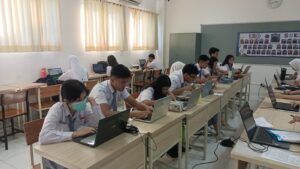 Siswa SMA Labschool Cibubur, Asesmen Sumatif Tengah Semester, Sekolah Juara
