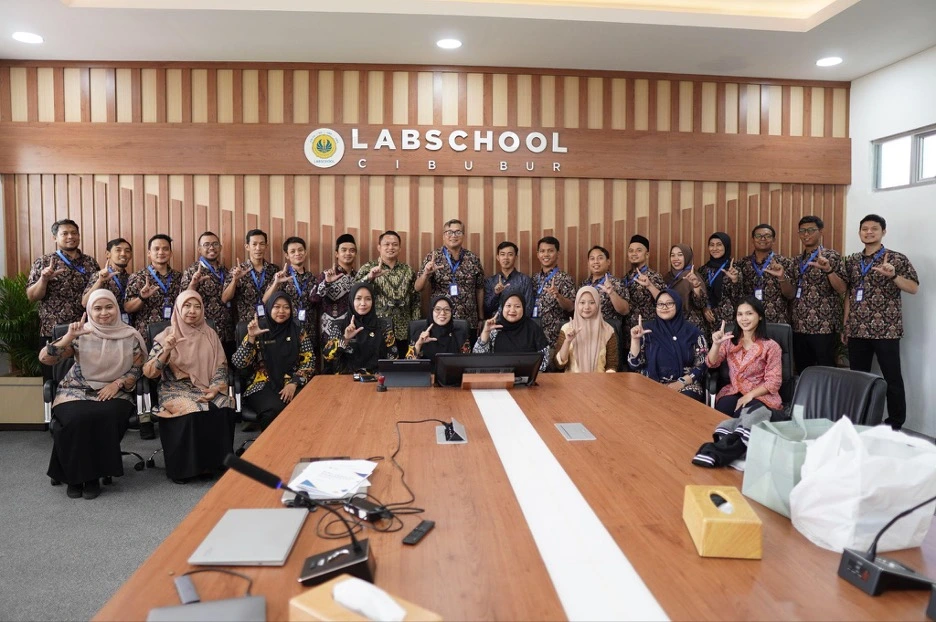 Panitia dan Pengawas, TKA, SMP Labschool Cibubur, Sekolah Unggulan