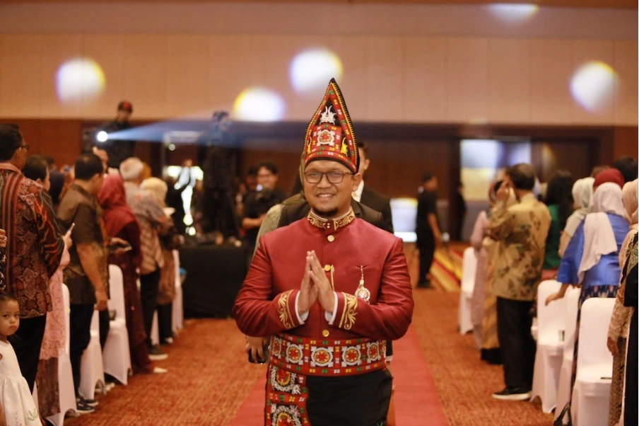 Guru dan siswa, Wisuda Wistara Bahavatara, SMA Labschool Cibubur, Sekolah Juara