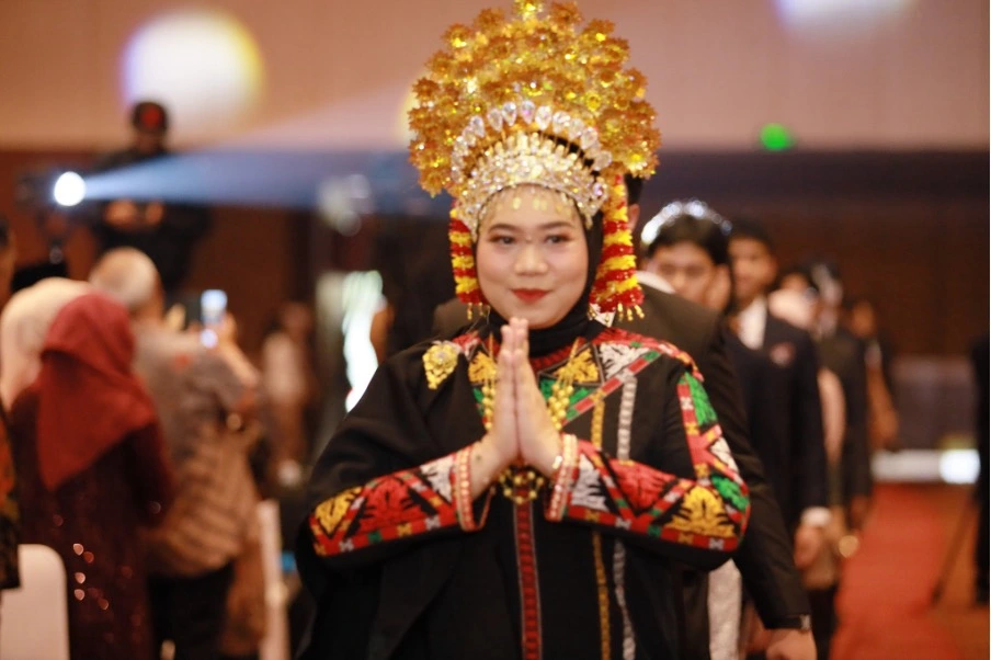 Guru dan siswa, Wisuda Wistara Bahavatara, SMA Labschool Cibubur, Sekolah Juara